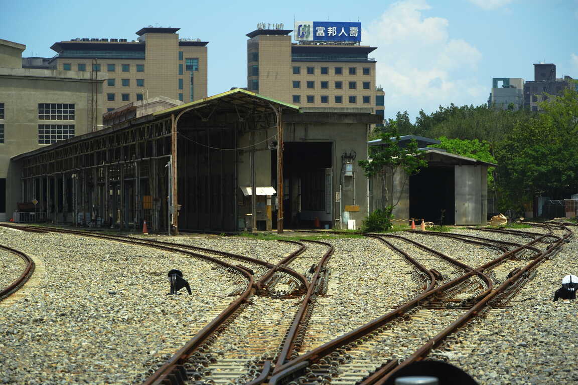 投稿作品 穿梭鐵路與城市間